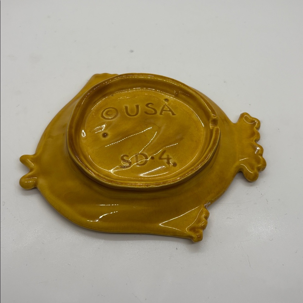 VTG Yellow Fish Ceramic Soap Sponge Dish USA - Picture 3 of 3